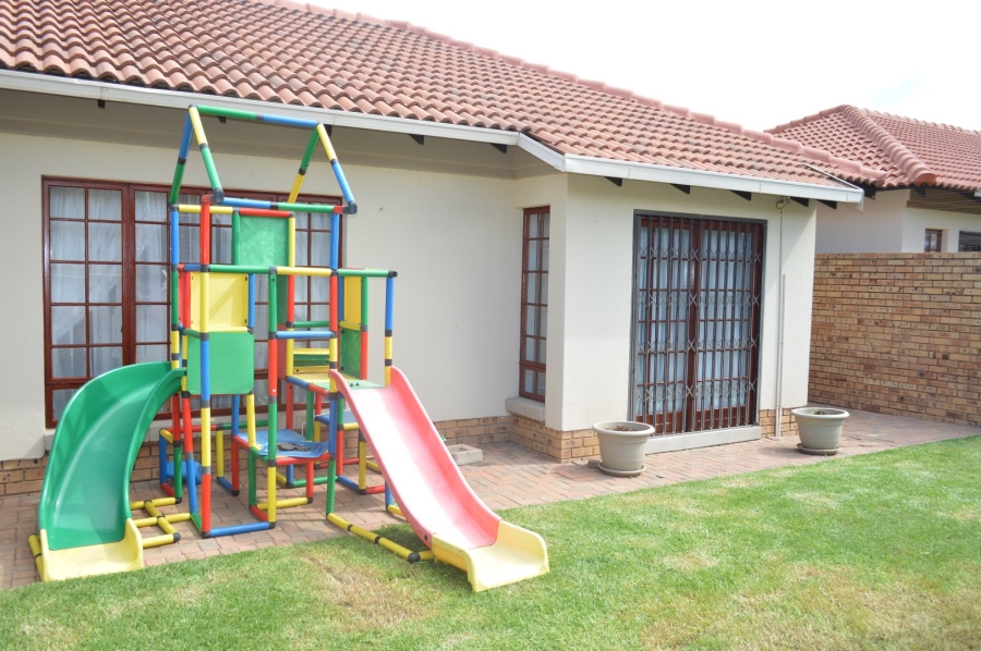 3 Bedroom Property for Sale in Flamwood North West